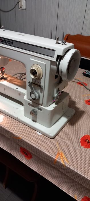 Mașină de cusut foarte ok