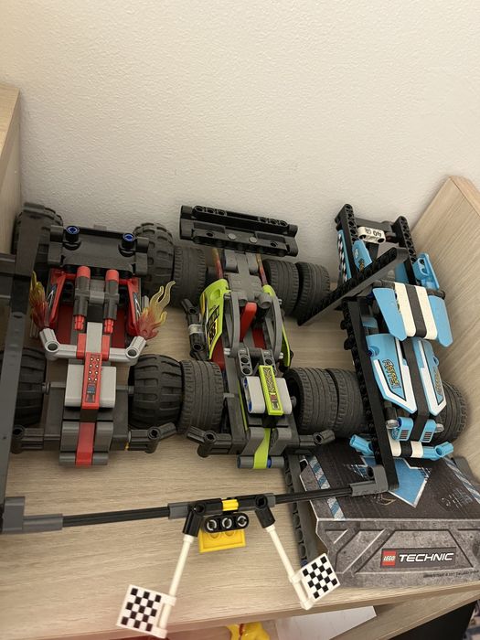 Vand jucarii lego au mai ramas masinile de curse le vand pe toate trei