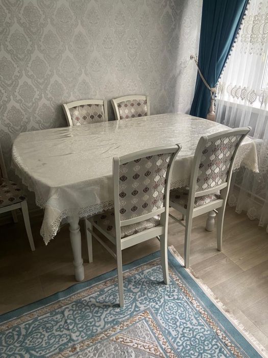 Стол и стулья красивые для вашего гнездышка
