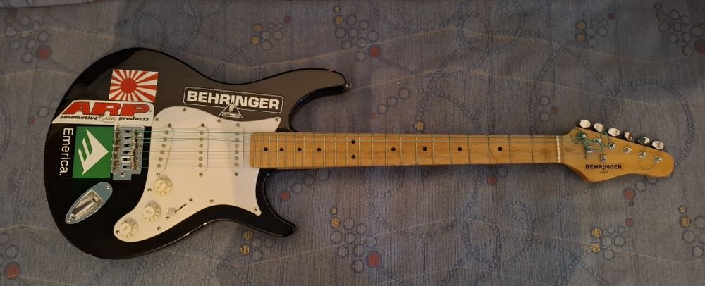 Chitara Electrică Behringer Strat Style - Gata de Scenă!