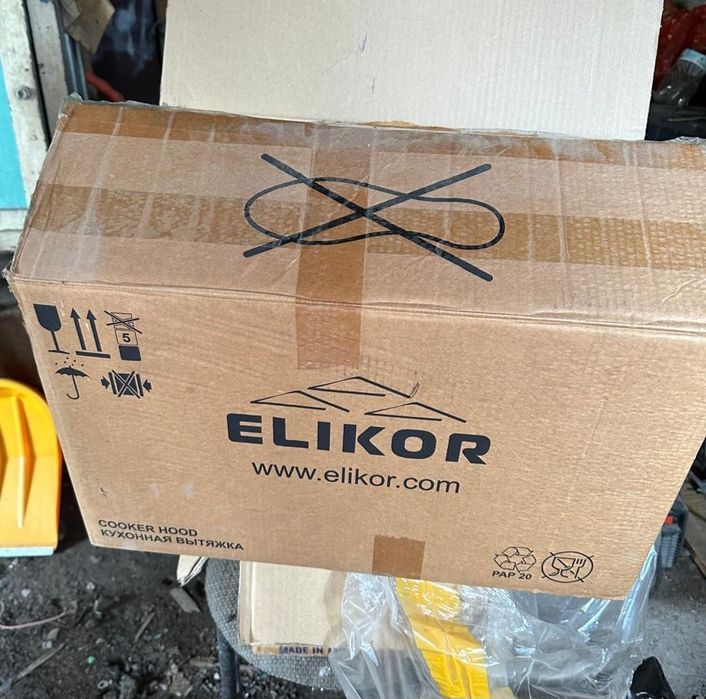 Продам вытяжку в шкаф новую