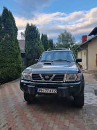 Vând/Schimb Nissan Patrol Y61 autoutilitară cu 4 locuri