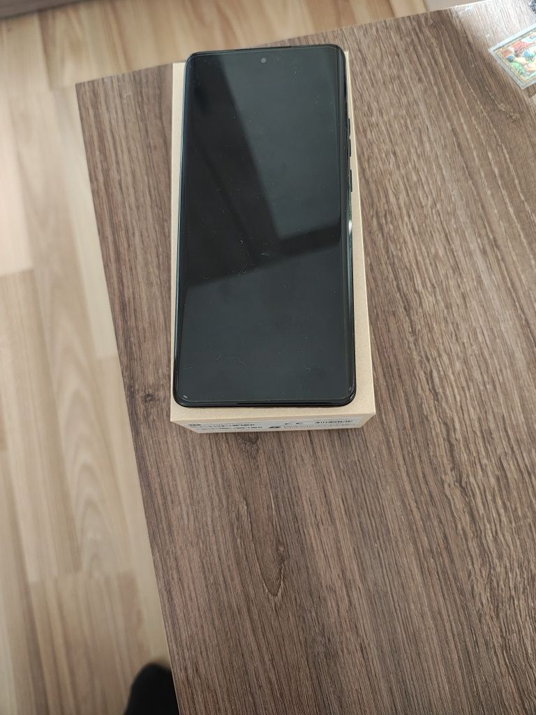 Мобилен телефон -Motorola Edge 40