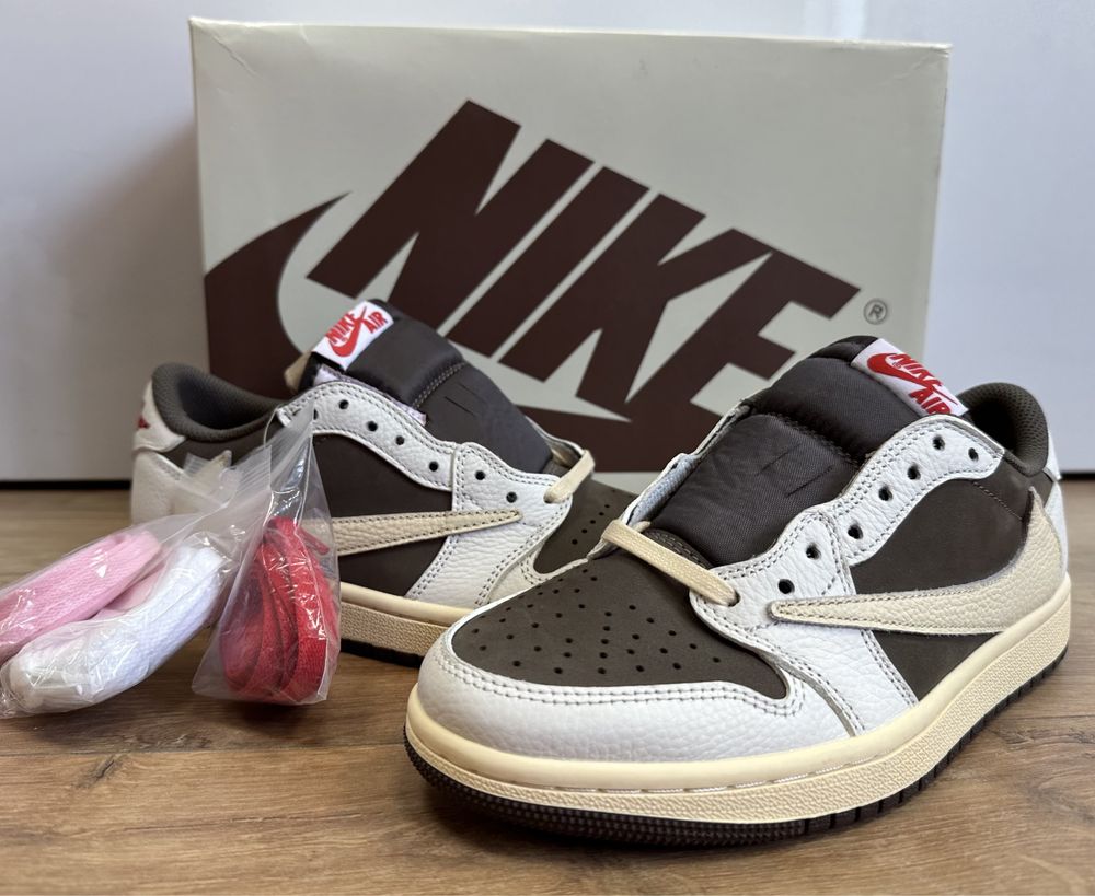 Jordan 1 low Reverse Mocha x Travis Scott Marimi 36-47.5 in stoc acum