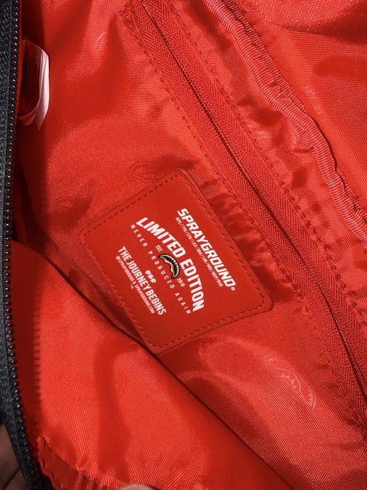 Чанта за кръст Sprayground - Drip Check Shark