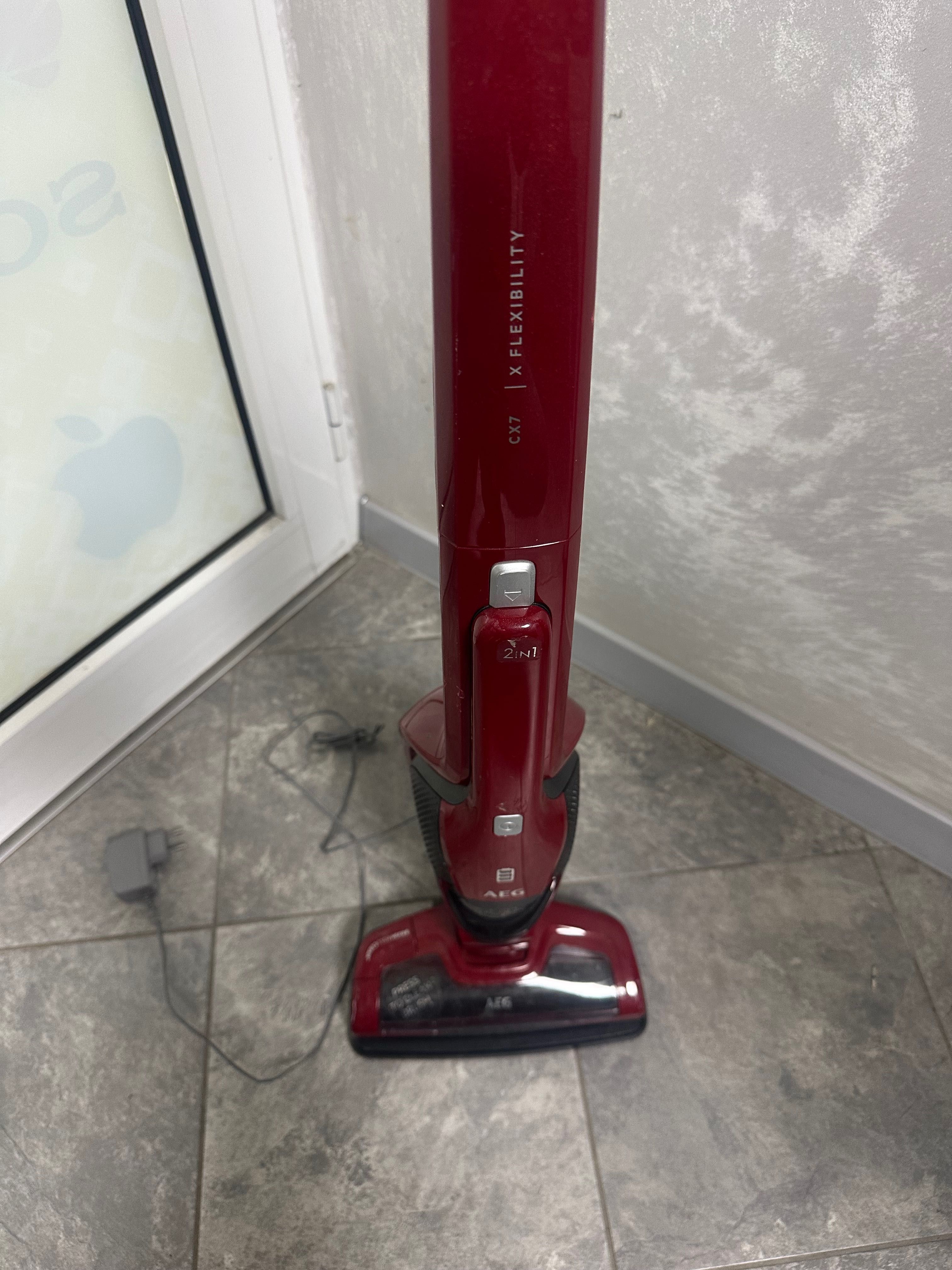 Безкабелна вертикална прахосмукачка AEG 2 в 1  CX7