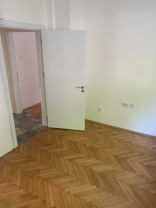 Продава се Многостаен апартамент в Бургас, Център - 110 кв.м за 1442 €/кв.м - Снимка #1