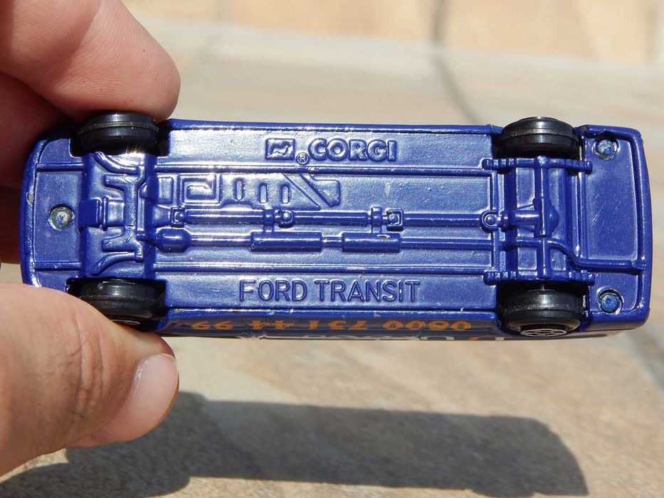 Jucarie Ford Transit III prefacelift Forbes 2000 Corgi sc 1:64 uzat