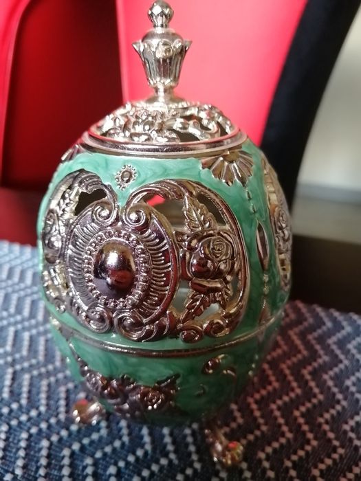 Невероятно Красив Свещник