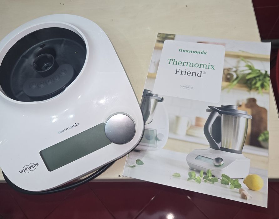 Vând thermomix friend
