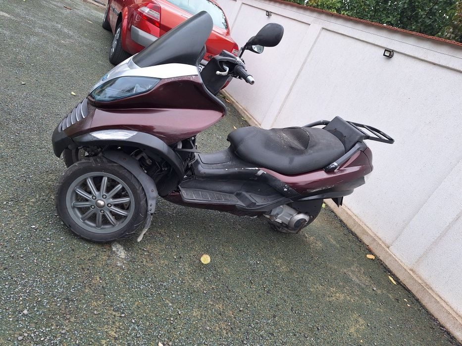 Vând scuter piaggio mp3 4timpi fara acte