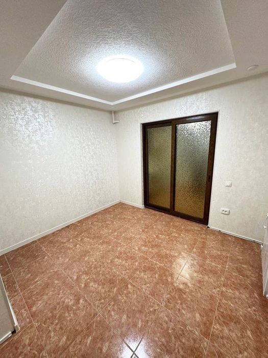 5 rooms, 2 WC, 2 entrans, kitchen, 128m2, 1st floor of a 9-story build