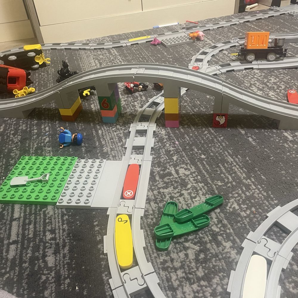 Влак lego duplo. Товарен влак и пътнически