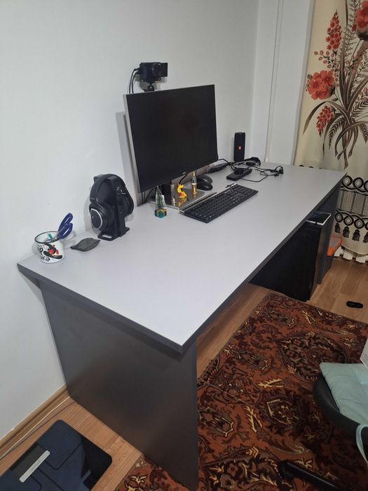 Продаю 2 стола, срочно!