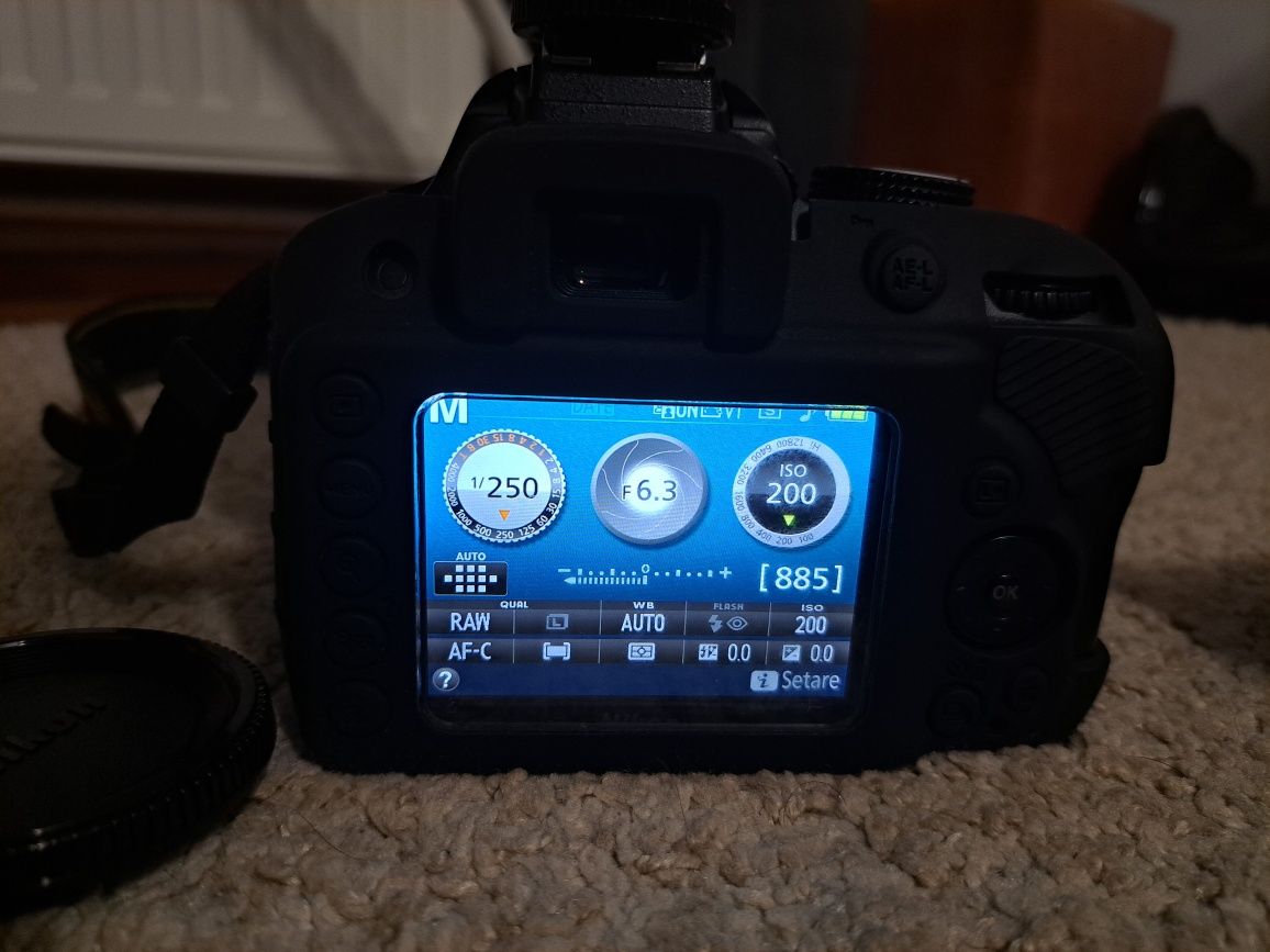 Nikon D3300 cu obiectiv 16-85mm