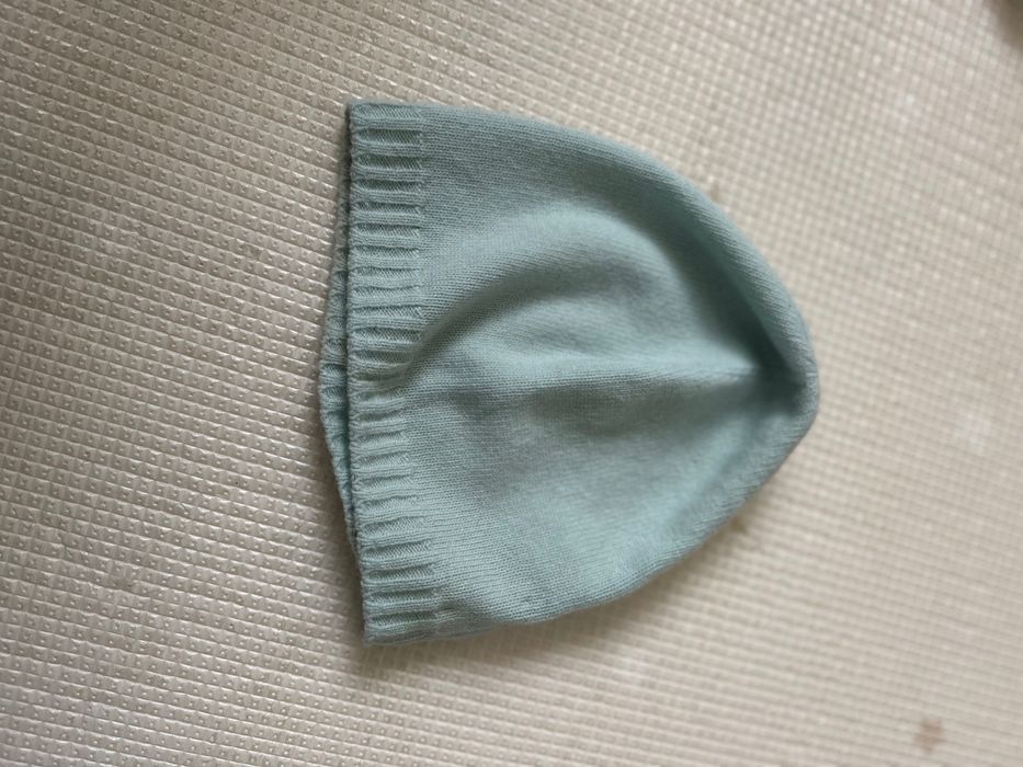 Зимни шапки Benetton, шест броя,различни цветове -комплект