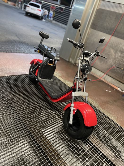 Scuter electric mopped