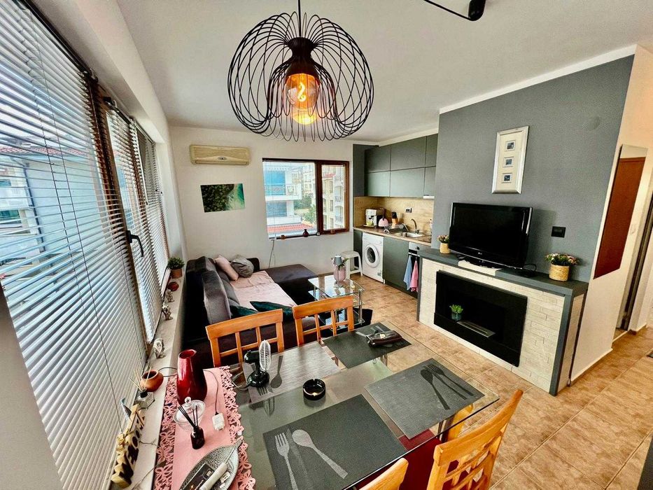 Тристаен апартамент в централната част, Първа линия, Ниска такса