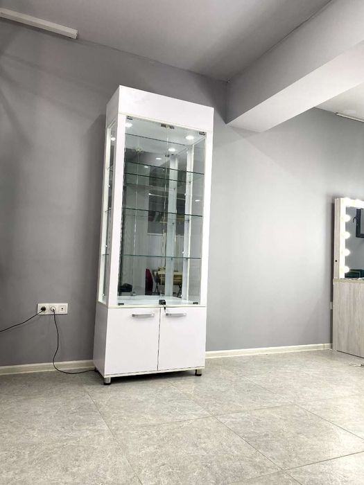 Vitrina sotiladi mahsulat yangi ishlab chiqarish