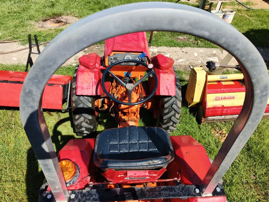 Tractoraș (dotat cu freze si plug)