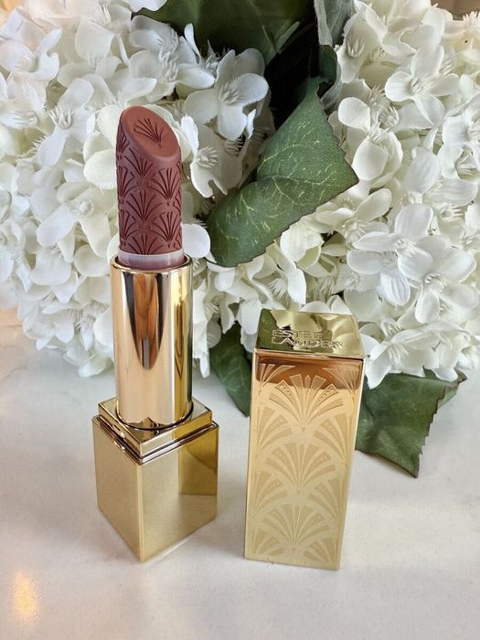 Продаю шикарную помаду ESTEE LAUDER лимитированная коллекция .