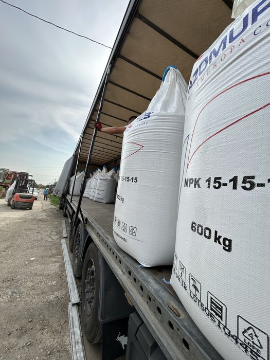 Ingrasamant complex Azomureschimic npk 15-15-15 si azot fosfor potasiu