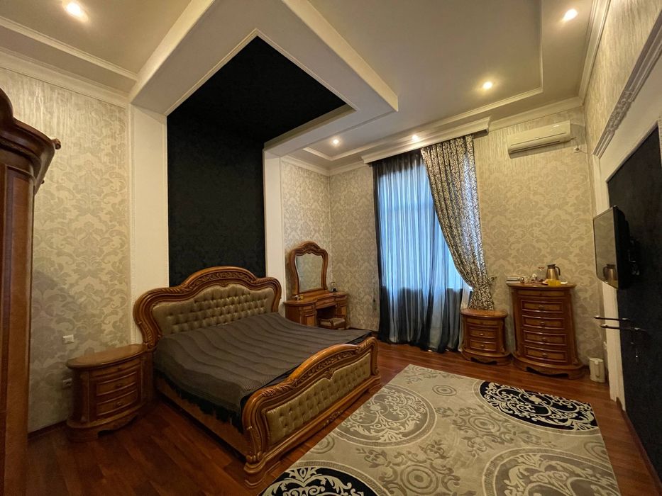 Прекрасеный 3 уровенный дом для ваши семьи построено на 6 соток участк