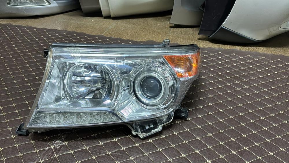 Фары TLC 200 б/у оригинал