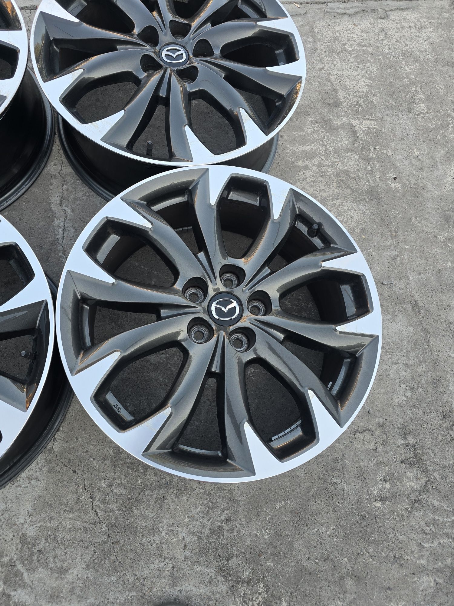 Джанти 19 / 5х114,3 - Mazda CX 5 5x114,3