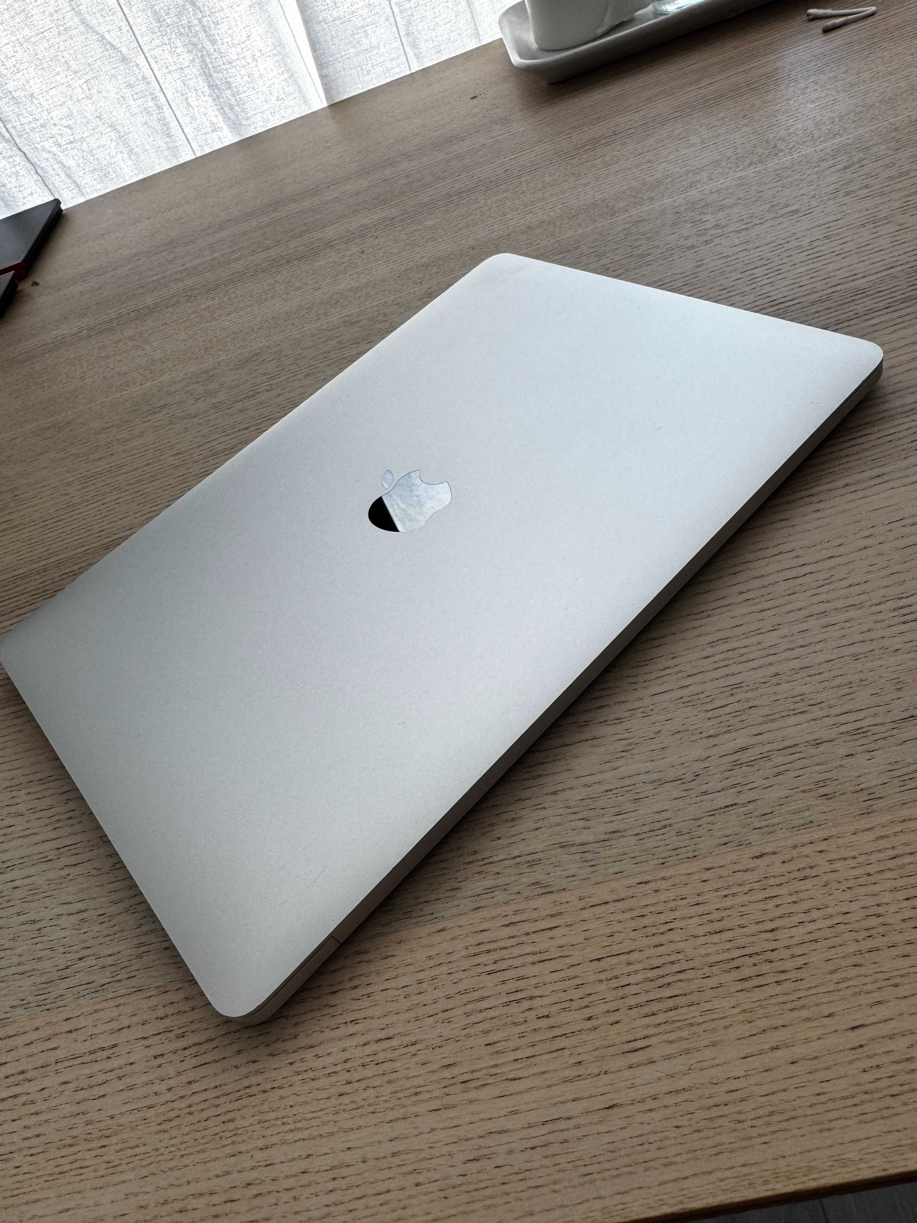MacBook Pro 13” (2017) – i5 / 8GB / 256GB SSD – Без зарядно