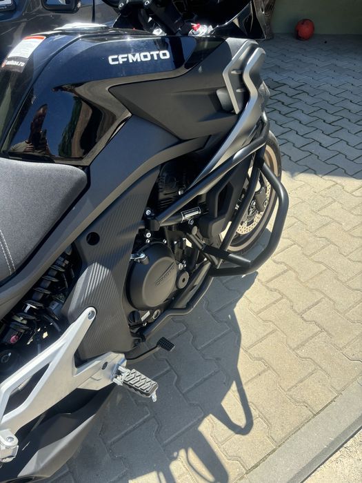 CF moto MT700 motocicleta