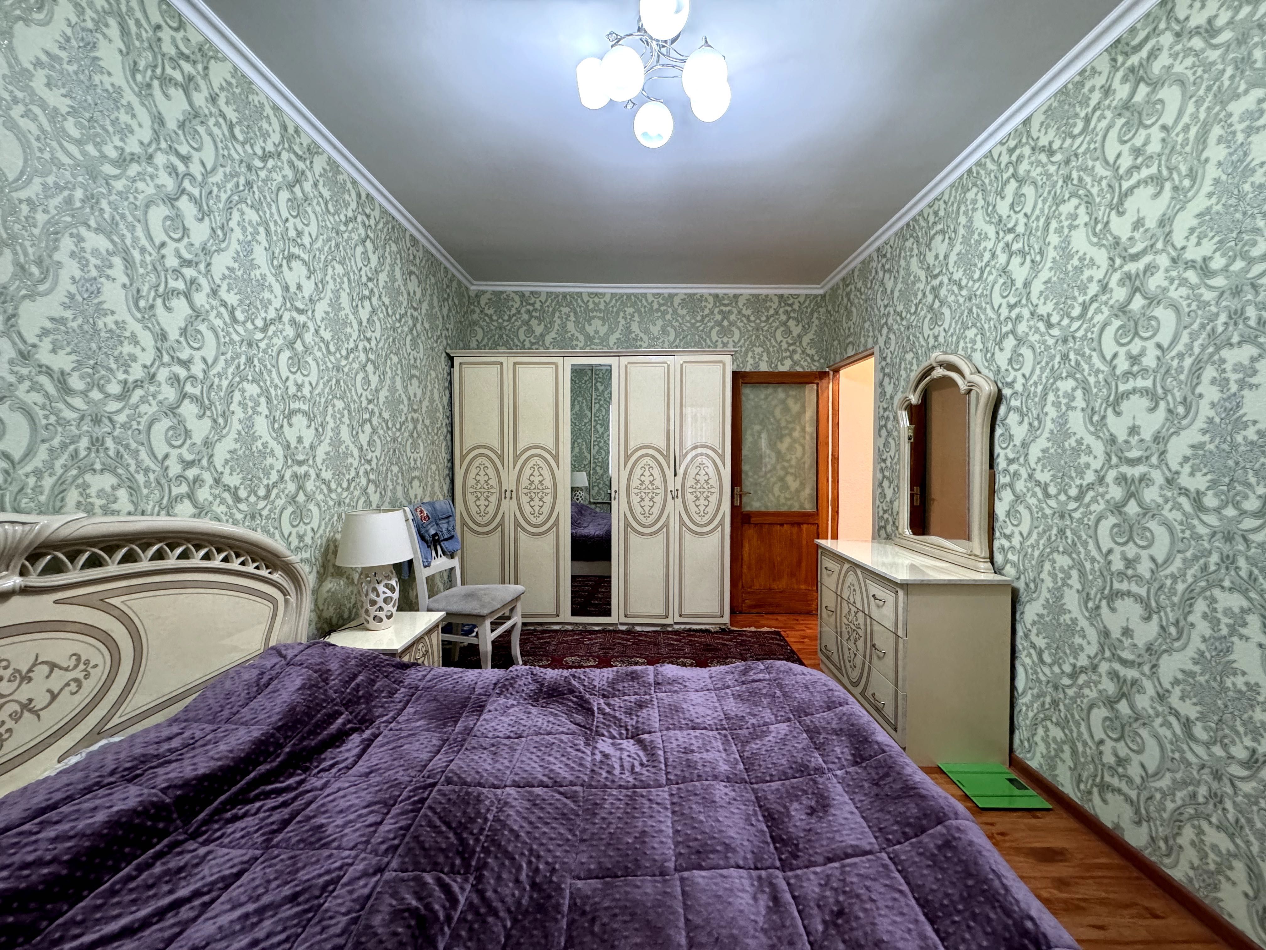 Продаётся 4-х комн квартира 85 м2, кирпич, 1 этаж, Мирабадское РОВД