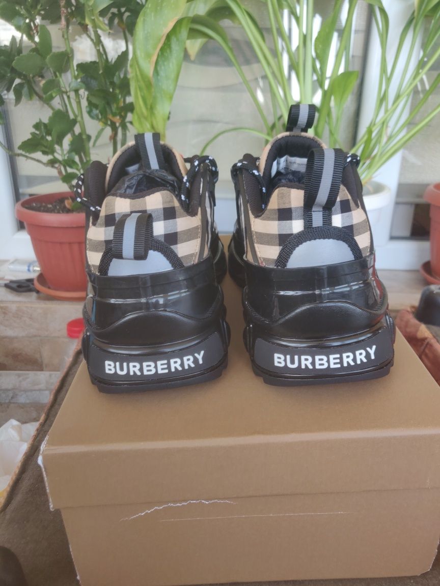 Burberry Arthur Sneakers 41-42 номер