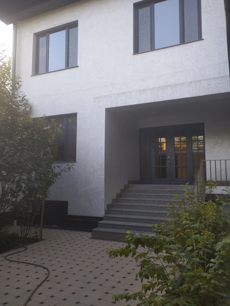 Kottej sotiladi srochni 2.7 sotik