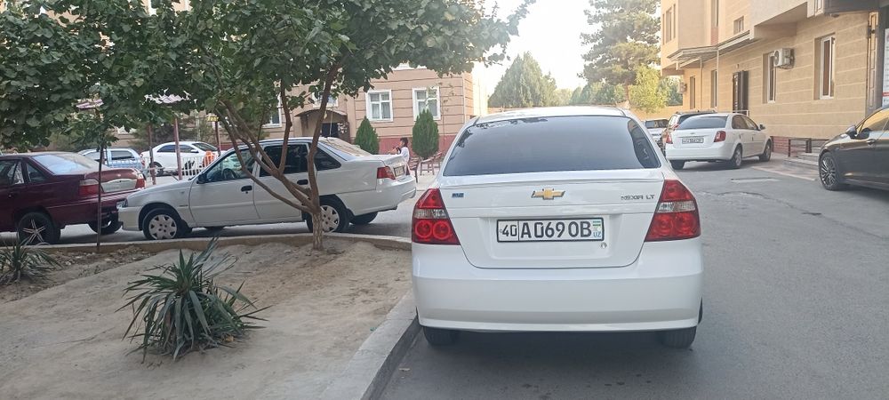 Мошина полний краска булган мотор ходовойи яхши  Нексия 3 хам сотилади