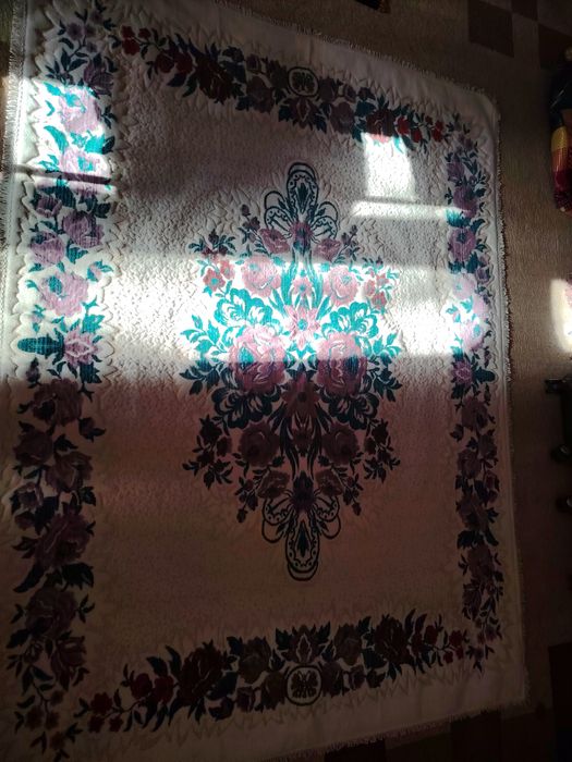 Сюзане, духобада тикилган сузана