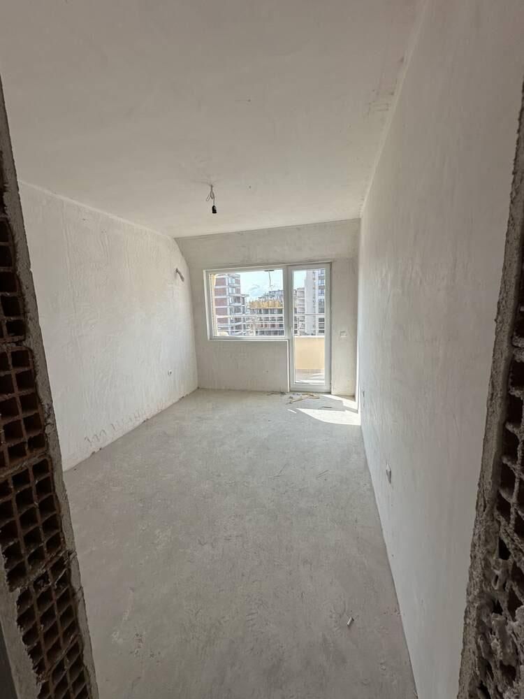 Продава се Двустаен апартамент в Бургас, Център - 60 кв.м за 1088 €/кв.м - Снимка #3