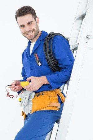 Электрик экстренно — устранение замыканий, перегрузок и обрывов питани