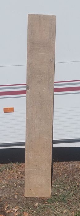 Vând 500 scânduri de brad, cu dimensiunile de 150 cm/25 cm/2,5 cm