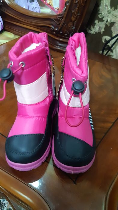 Продам сапожки для девочек.