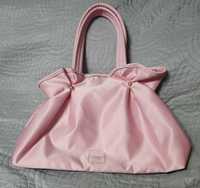 Завладяй сърцата с розовата чанта на Victoria's Secret!