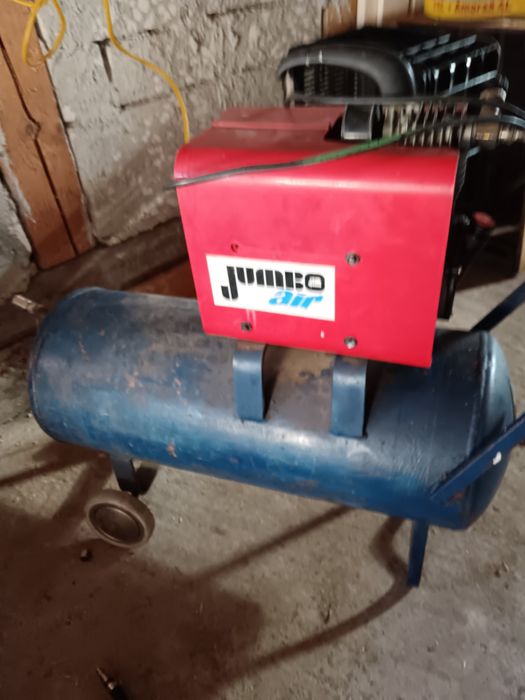 Vând compresor 50 l