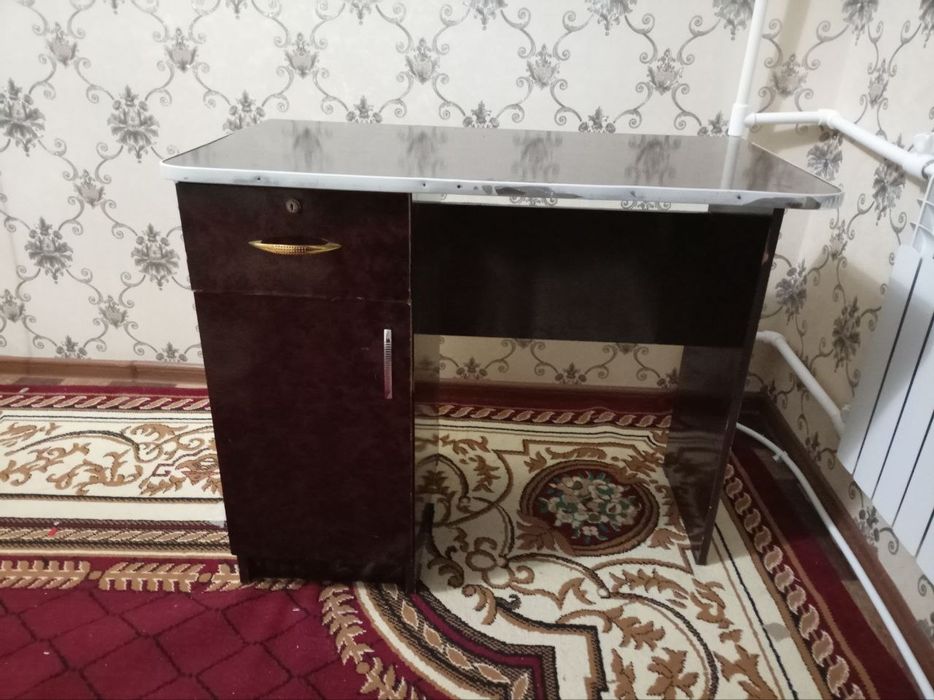 O'quv stoli va 2ta stuli