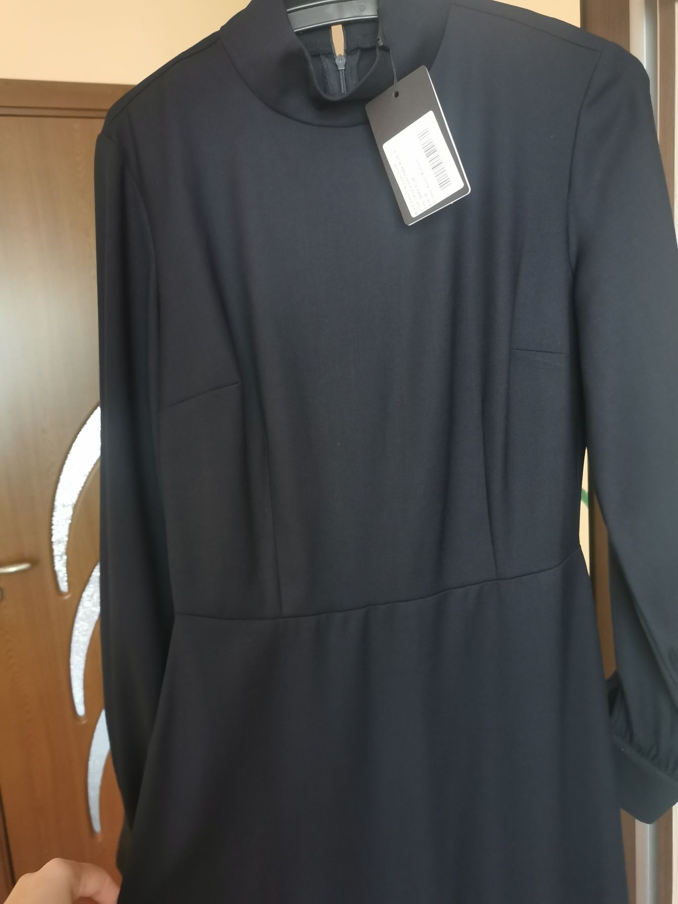 Rochie fabricata in România cu guler inalt