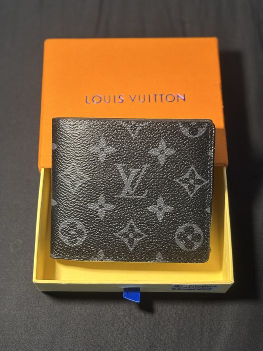 Louis Vuitton портфейли