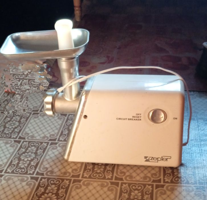 Мясорубка электрическая