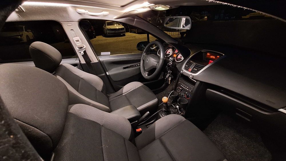 Peugeot 207 SW - Elegant si confortabil