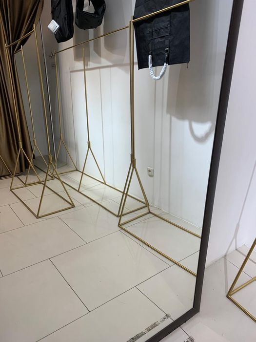 Сдам рейлы под женскую одежду