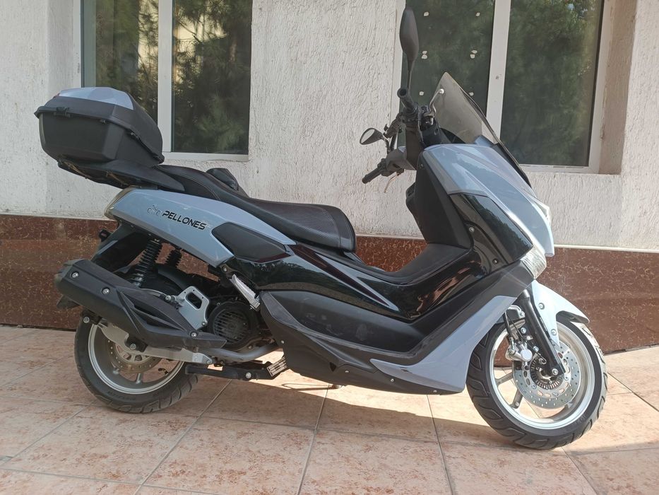 Скутер N Max 7300км пробег