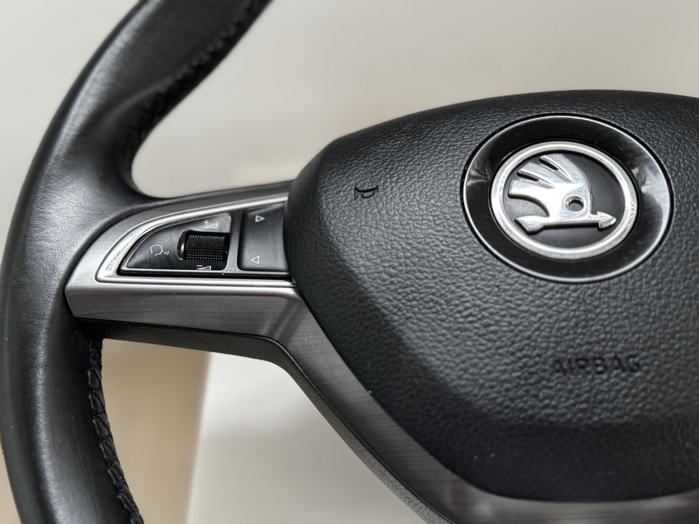 Volan cu comenzi Skoda Octavia 3